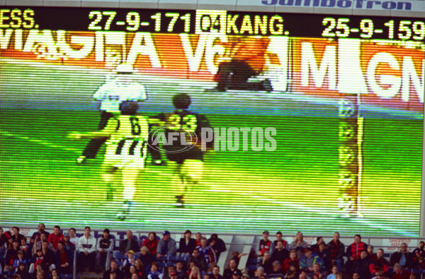 AFL 2001 Rd 16 - Essendon v Kangaroos - 145791