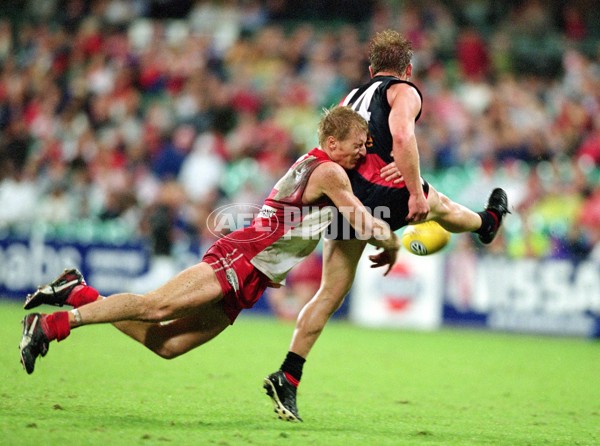 AFL 2001 Rd 4 - Sydney v Essendon - 145897