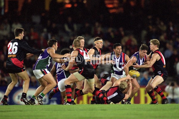 AFL 2001 Rd 13 - Essendon v Fremantle - 147645