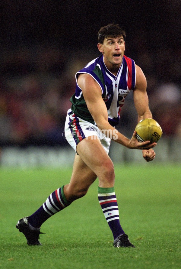 AFL 2001 Rd 13 - Essendon v Fremantle - 147641