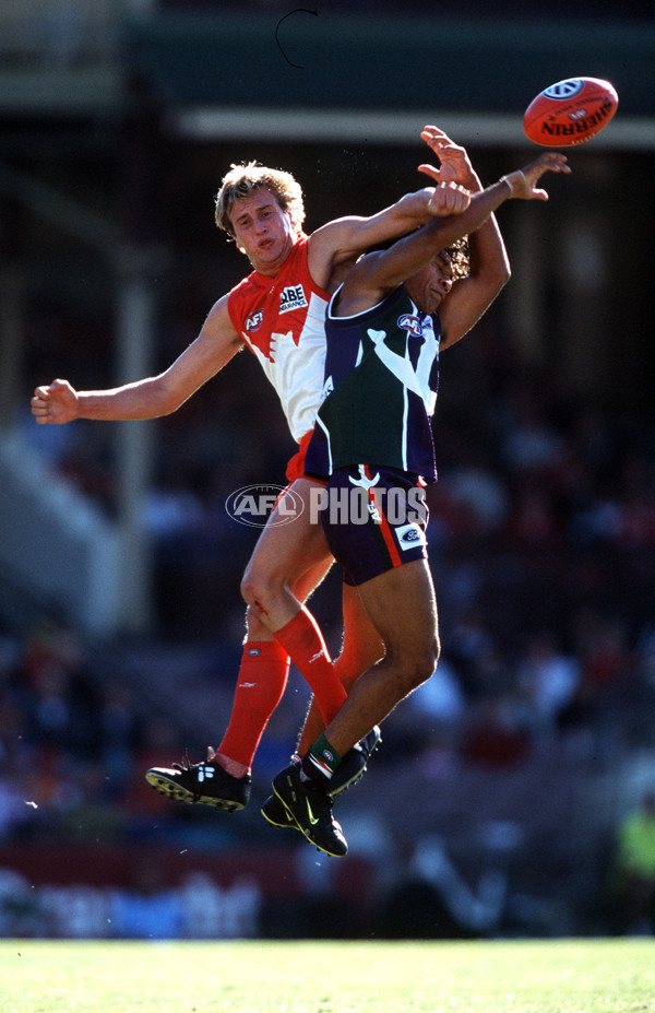 AFL 2001 Rd 9 - Sydney v Fremantle - 147806