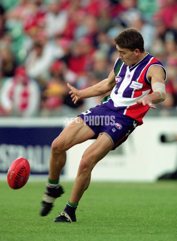 AFL 2001 Rd 9 - Sydney v Fremantle - 147841