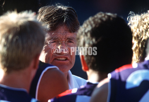 AFL 2001 Rd 9 - Sydney v Fremantle - 147808