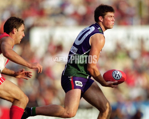 AFL 2001 Rd 9 - Sydney v Fremantle - 147844