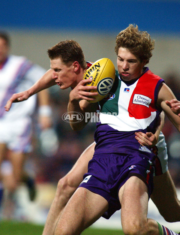 AFL 2001 Rd 22 - Fremantle v Adelaide - 147946