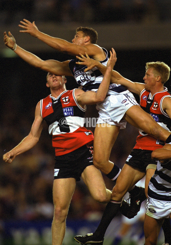 AFL 2001 Rd 2 - St Kilda v Geelong - 148194