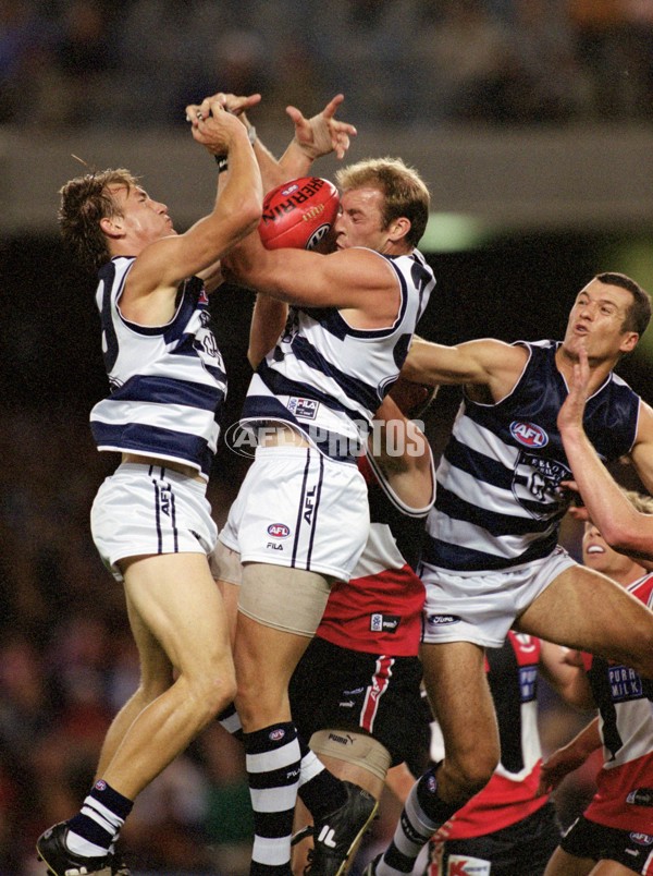 AFL 2001 Rd 2 - St Kilda v Geelong - 148226