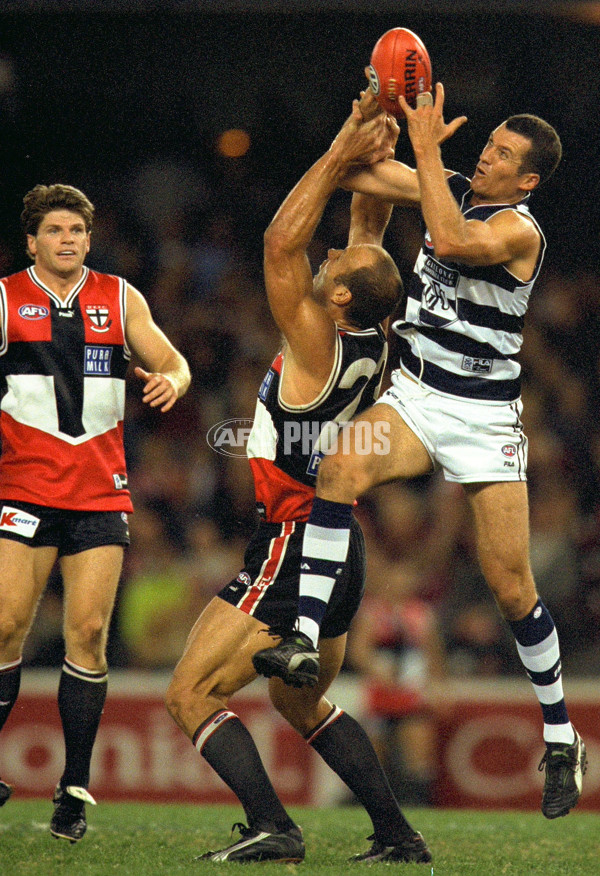 AFL 2001 Rd 2 - St Kilda v Geelong - 148187