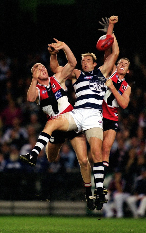 AFL 2001 Rd 2 - St Kilda v Geelong - 148234