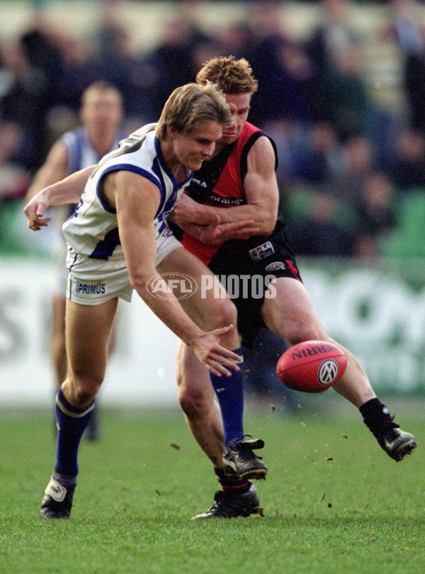 AFL 2001 Rd 16 - Essendon v Kangaroos - 148950