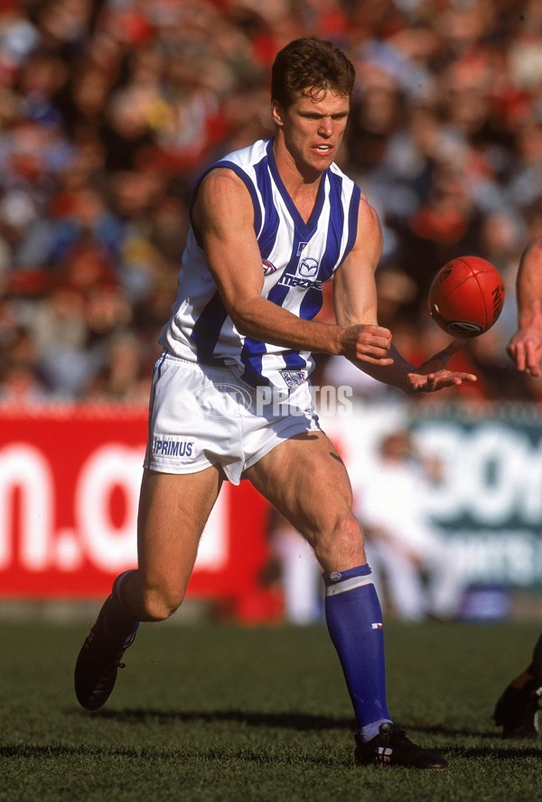 AFL 2001 Rd 16 - Essendon v Kangaroos - 148990