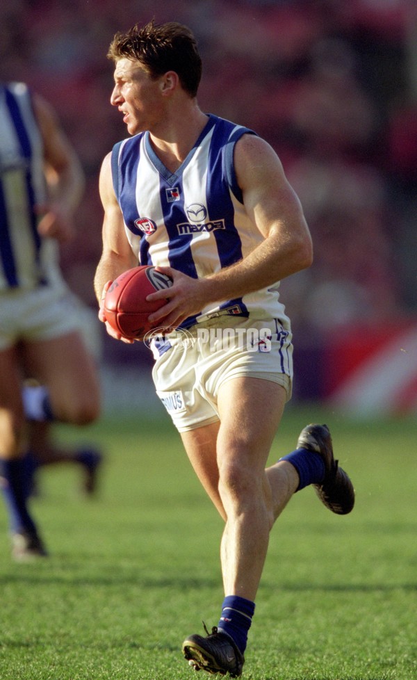 AFL 2001 Rd 16 - Essendon v Kangaroos - 148945