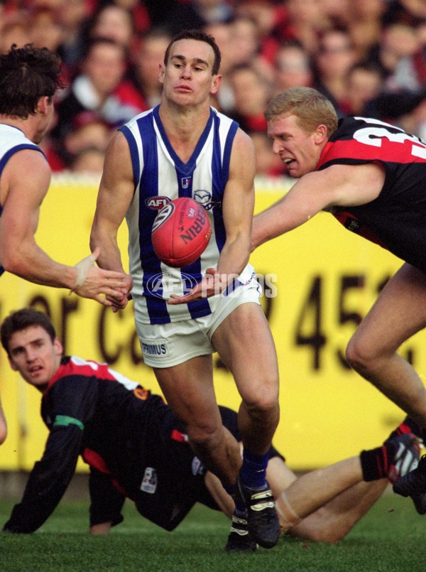 AFL 2001 Rd 16 - Essendon v Kangaroos - 148975