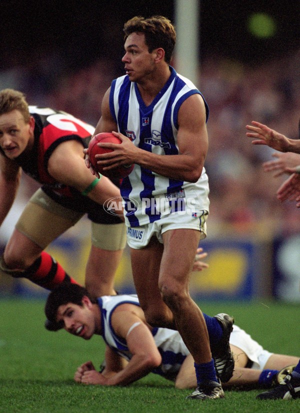 AFL 2001 Rd 16 - Essendon v Kangaroos - 149016