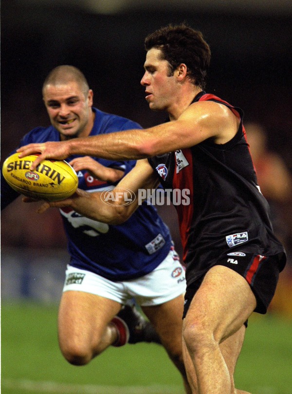 AFL 2000 Rd 21 - Essendon v Western Bulldogs - 151178