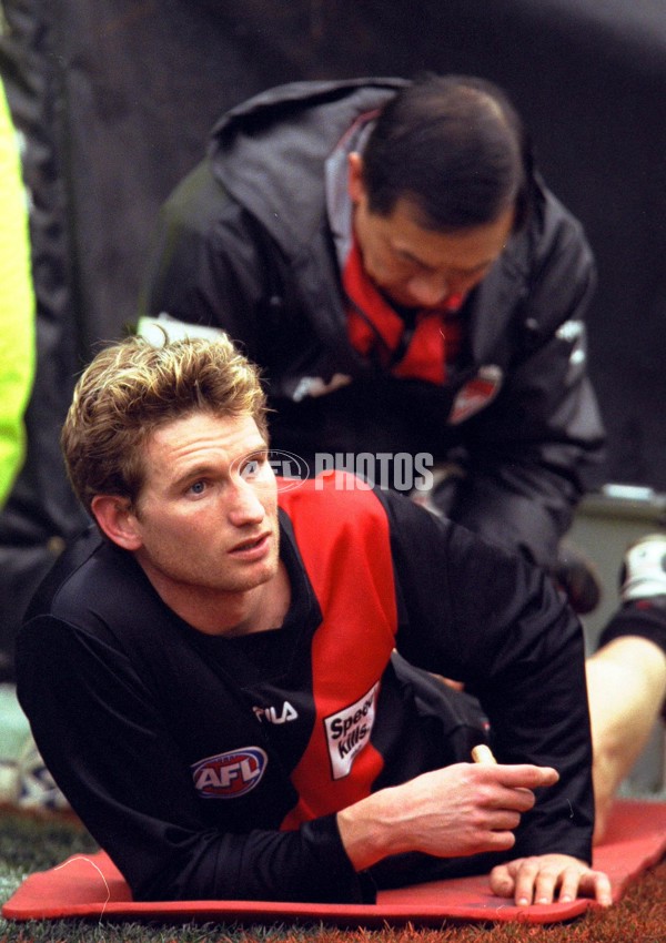 AFL 2000 1st Qualifying Final - Essendon v Kangaroos - 151236