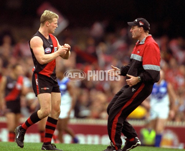 AFL 2000 1st Qualifying Final - Essendon v Kangaroos - 151244