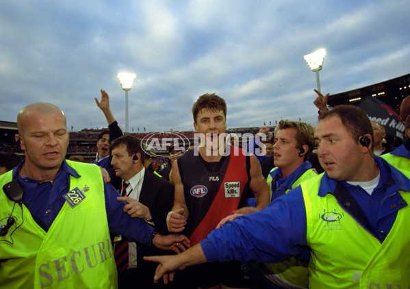 AFL 2000 1st Qualifying Final - Essendon v Kangaroos - 151246