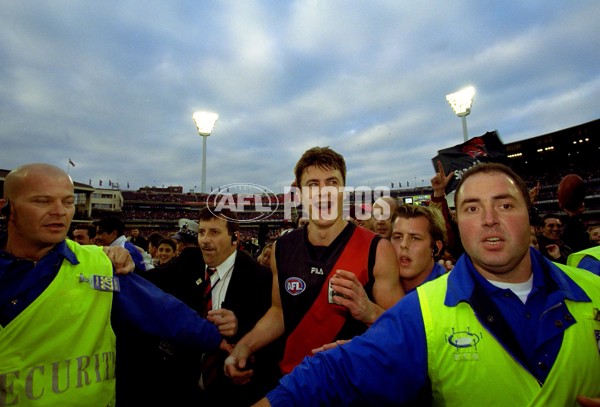 AFL 2000 1st Qualifying Final - Essendon v Kangaroos - 151231