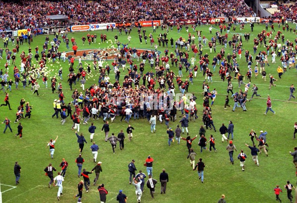 AFL 2000 1st Qualifying Final - Essendon v Kangaroos - 151226