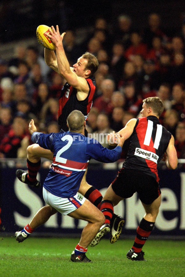 AFL 2000 Rd 21 - Essendon v Western Bulldogs - 151167