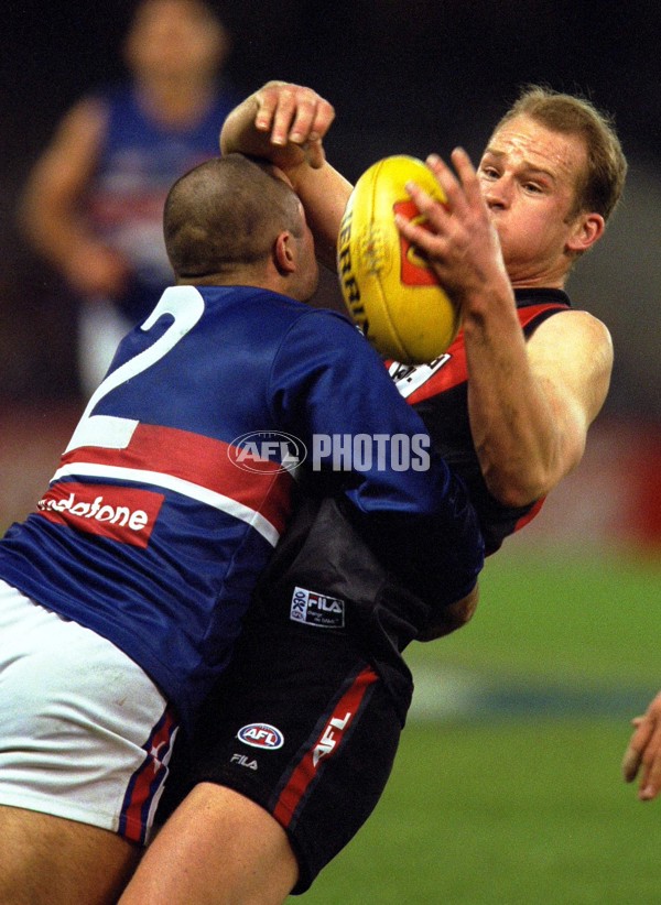 AFL 2000 Rd 21 - Essendon v Western Bulldogs - 151171