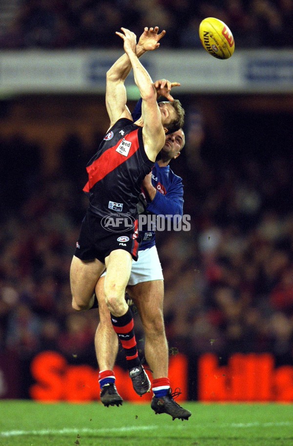 AFL 2000 Rd 21 - Essendon v Western Bulldogs - 151174