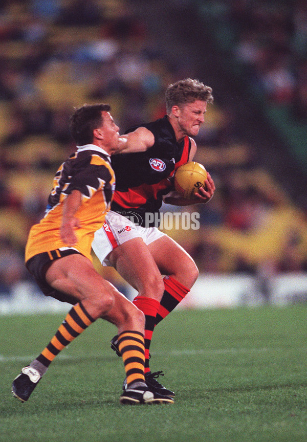 AFL 2000 Ansett Cup Match - Hawthorn v Essendon - 151189