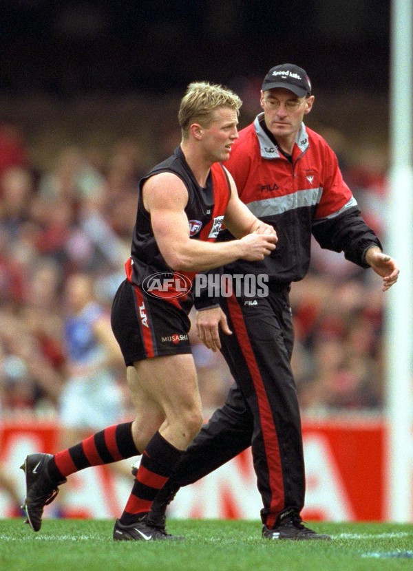 AFL 2000 1st Qualifying Final - Essendon v Kangaroos - 151215
