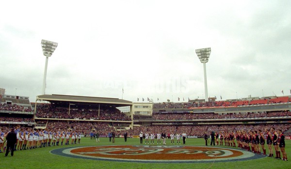 AFL 2000 1st Qualifying Final - Essendon v Kangaroos - 151210