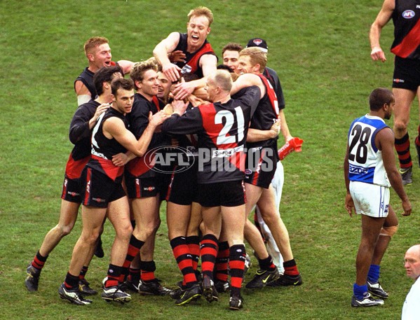 AFL 2000 1st Qualifying Final - Essendon v Kangaroos - 151220