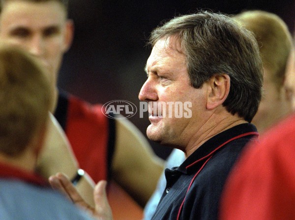 AFL 2000 Rd 18 - Essendon v Fremantle - 151397