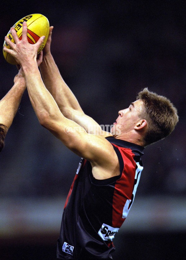 AFL 2000 Rd 18 - Essendon v Fremantle - 151400
