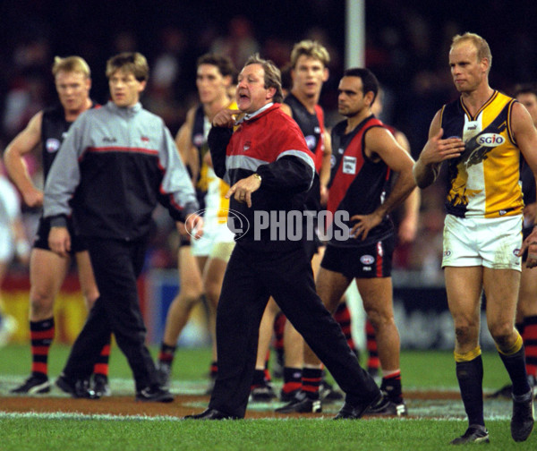 AFL 2000 Rd 15 - Essendon v West Coast - 151319