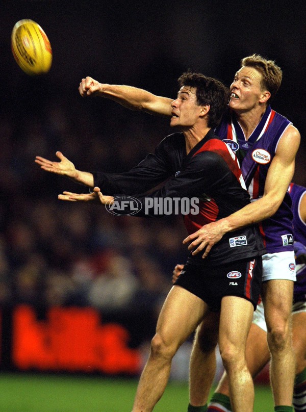 AFL 2000 Rd 18 - Essendon v Fremantle - 151404