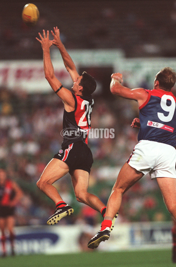 AFL 2000 Ansett Cup Semi Final - Essendon v Melbourne - 151457