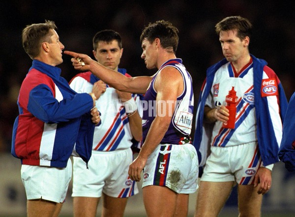 AFL 2000 Rd 18 - Essendon v Fremantle - 151625