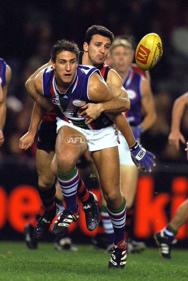 AFL 2000 Rd 18 - Essendon v Fremantle - 151626