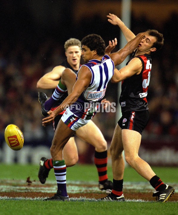 AFL 2000 Rd 18 - Essendon v Fremantle - 151627