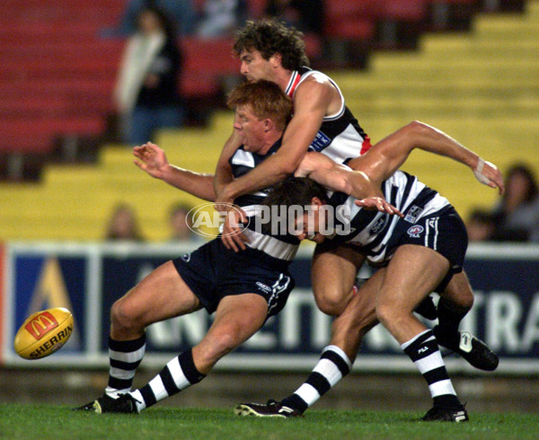 AFL 2000 Ansett Cup Match - St Kilda v Geelong - 151680