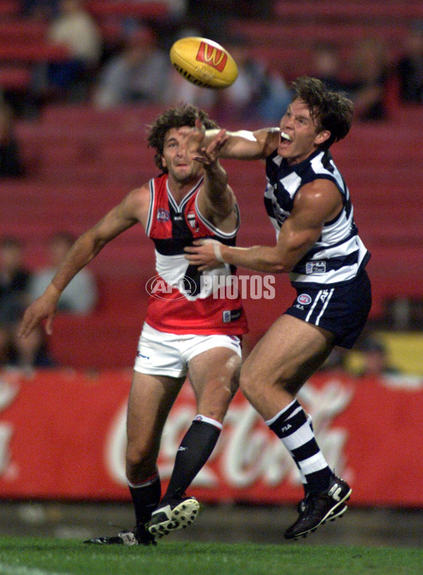 AFL 2000 Ansett Cup Match - St Kilda v Geelong - 151679