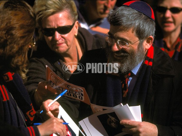 AFL 2000 Media - Grand Final Parade 010900 - 151806