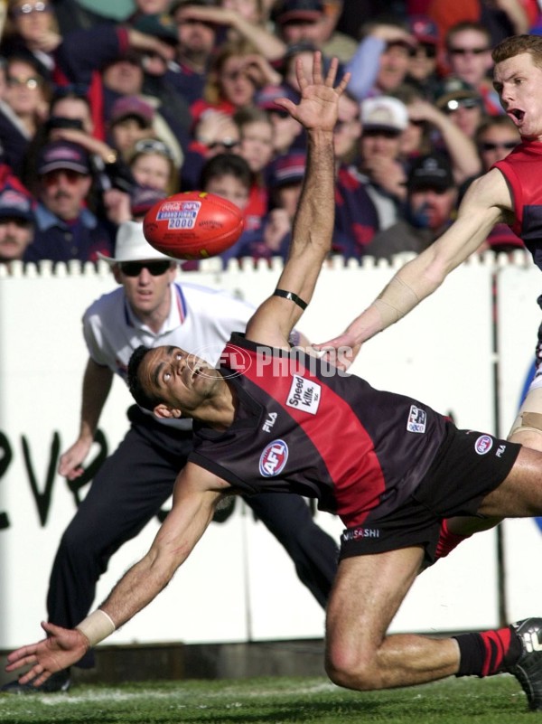 AFL 2000 Grand Final - Essendon v Melbourne - 151877