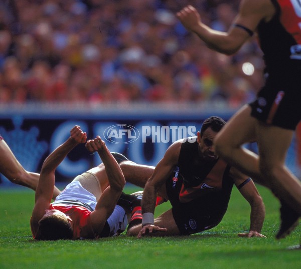 AFL 2000 Grand Final - Essendon v Melbourne - 151890
