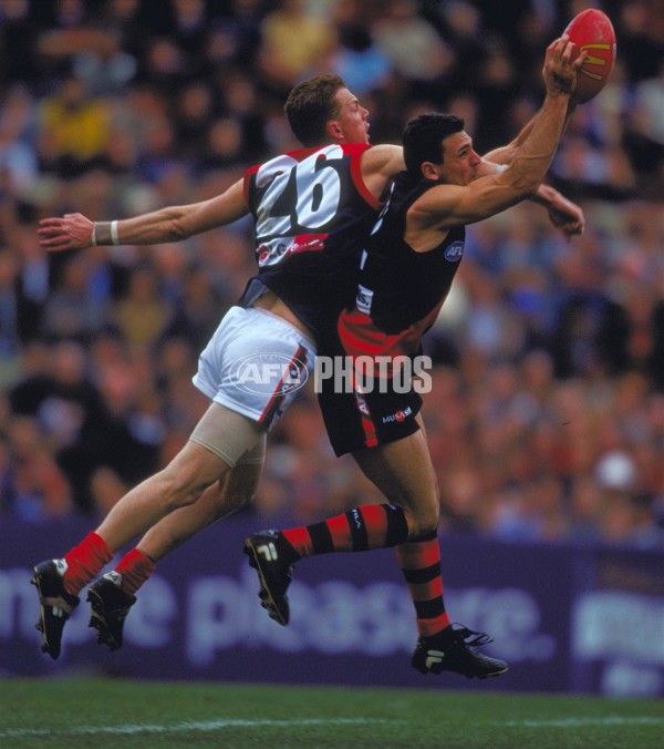 AFL 2000 Grand Final - Essendon v Melbourne - 151894