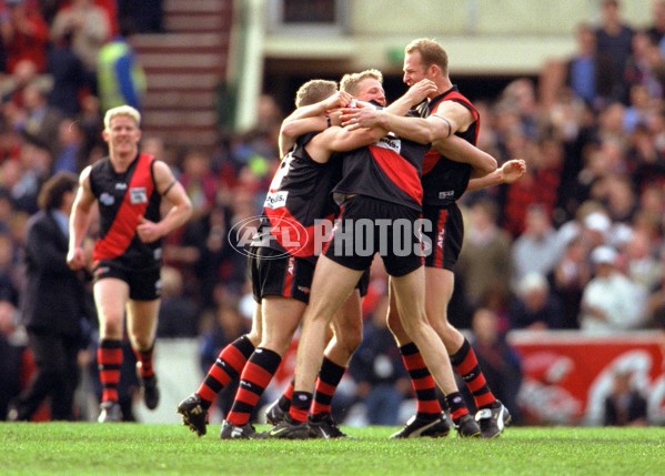AFL 2000 Grand Final - Essendon v Melbourne - 151914