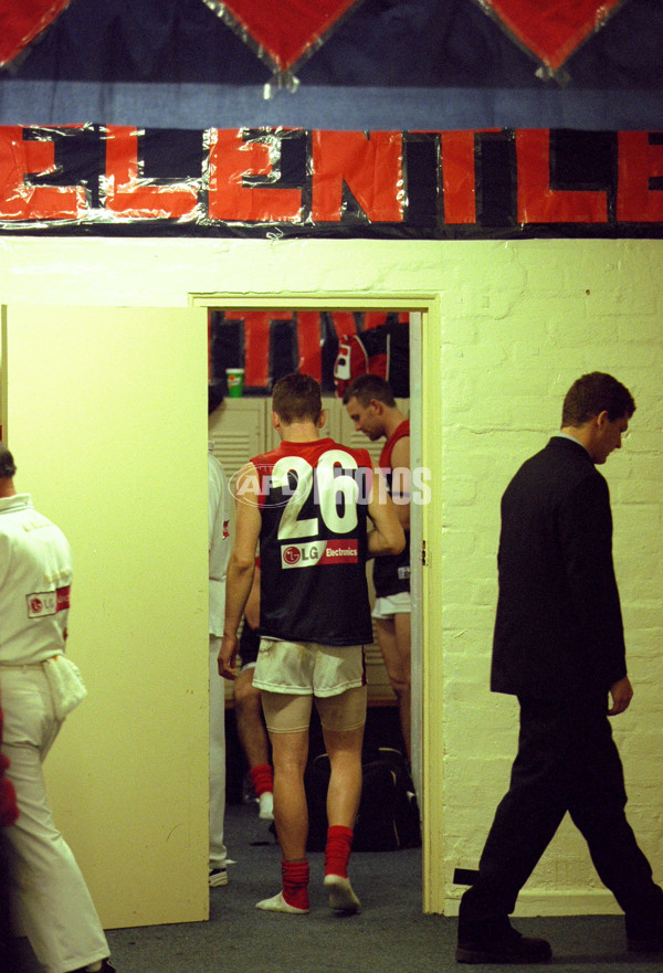 AFL 2000 Grand Final - Essendon v Melbourne - 151971