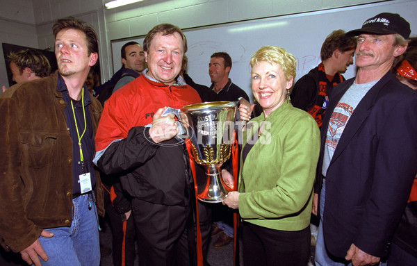 AFL 2000 Grand Final - Essendon v Melbourne - 151988