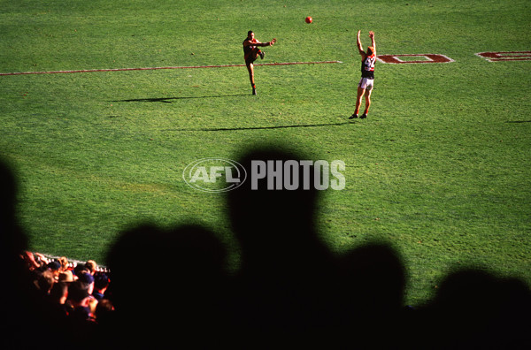 AFL 2000 Grand Final - Essendon v Melbourne - 152010