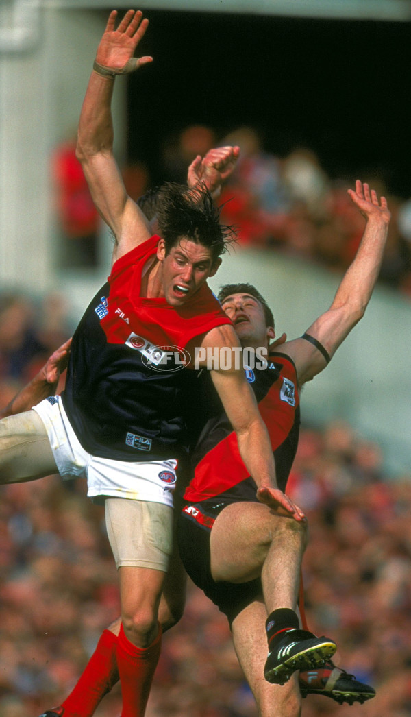 AFL 2000 Grand Final - Essendon v Melbourne - 152040